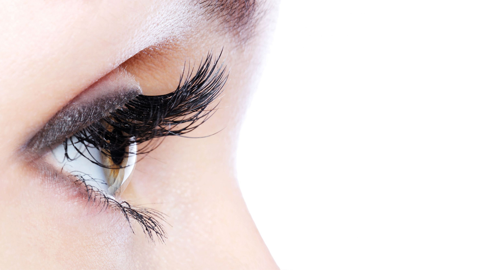 Get Naturally Thick Long Eyelashes with BIOLUMA eyelash growth serum